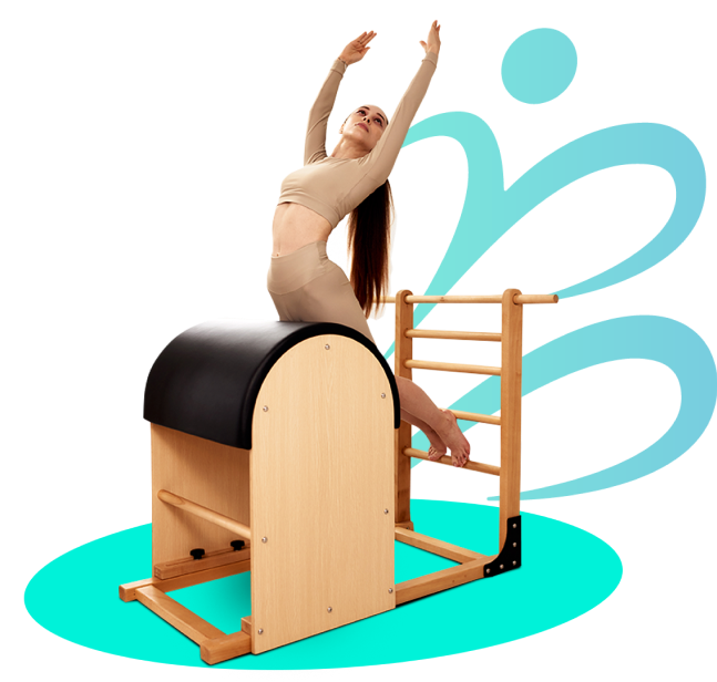 Mulher praticando pilates em um aparelho